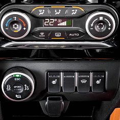 Фото LADA XRAY Cross: интерьер и экстерьер автомобиля